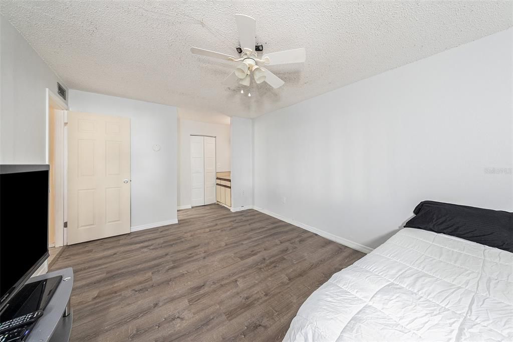 For Sale: $225,000 (2 beds, 2 baths, 1095 Square Feet)