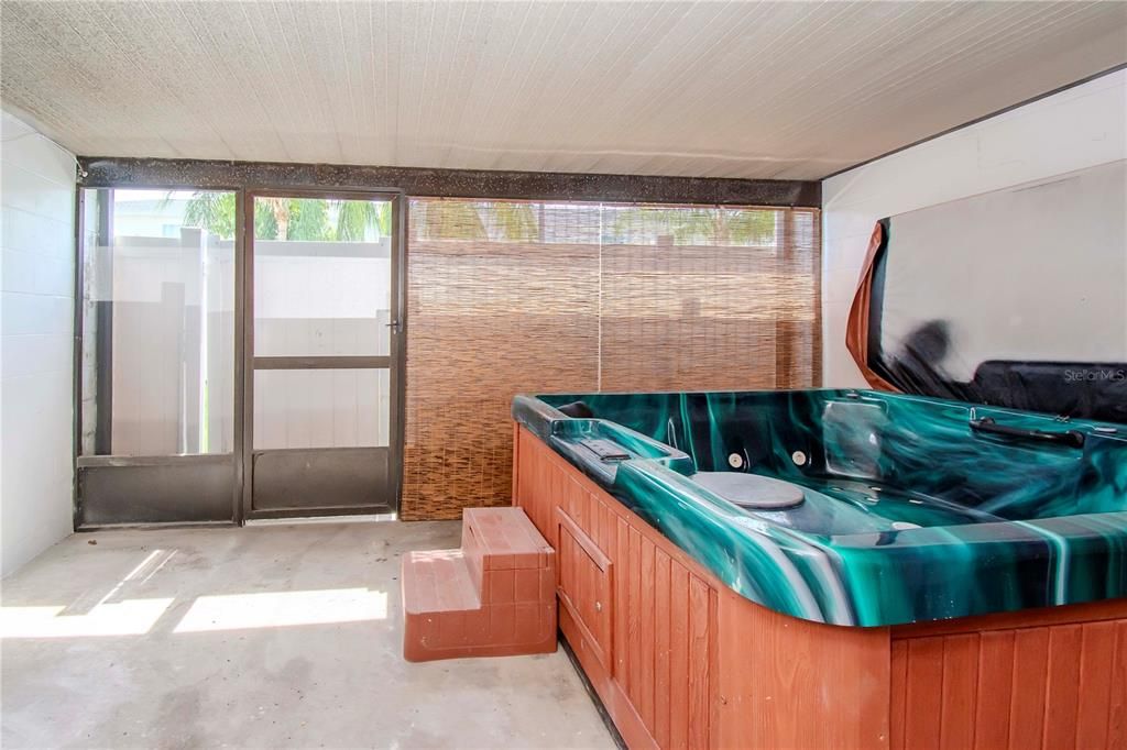 Porch/Hot tub