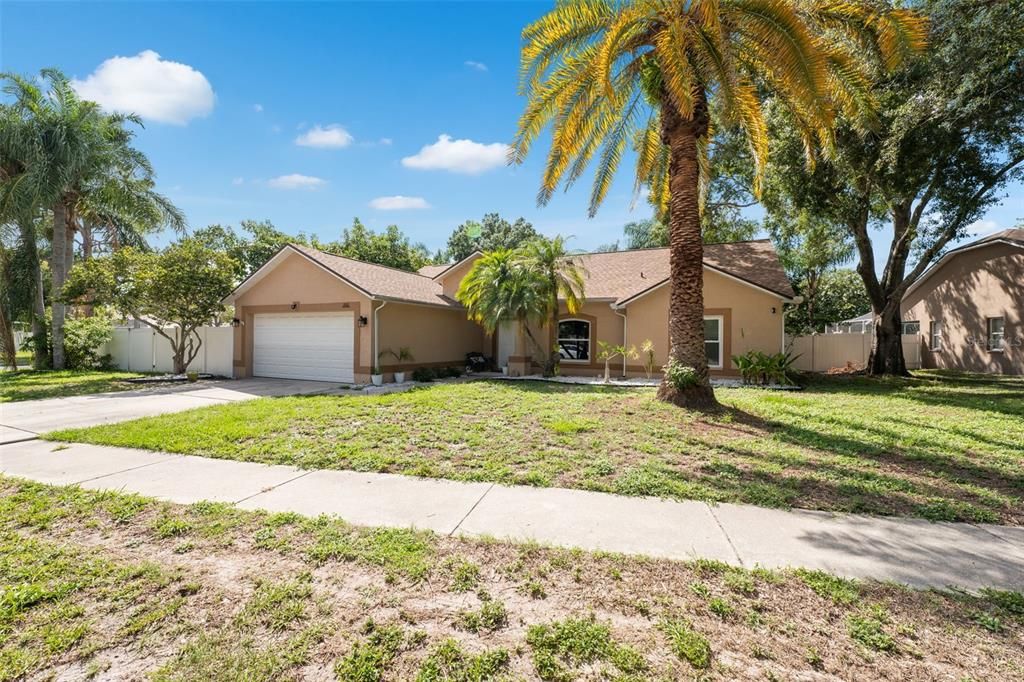 For Sale: $500,000 (3 beds, 2 baths, 1660 Square Feet)