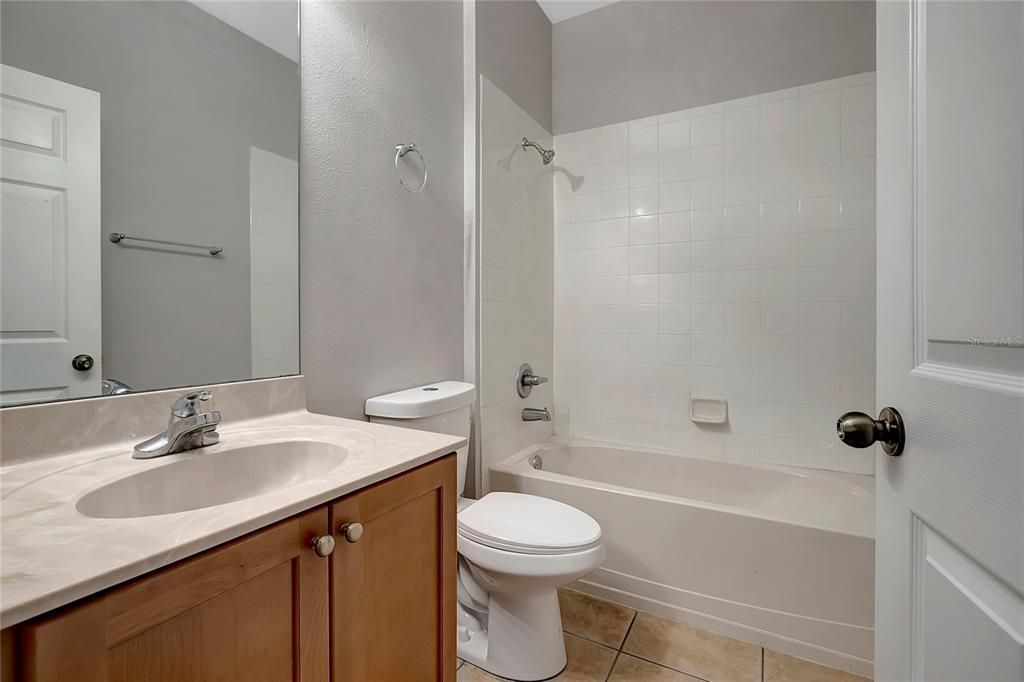 For Sale: $299,900 (2 beds, 2 baths, 1334 Square Feet)