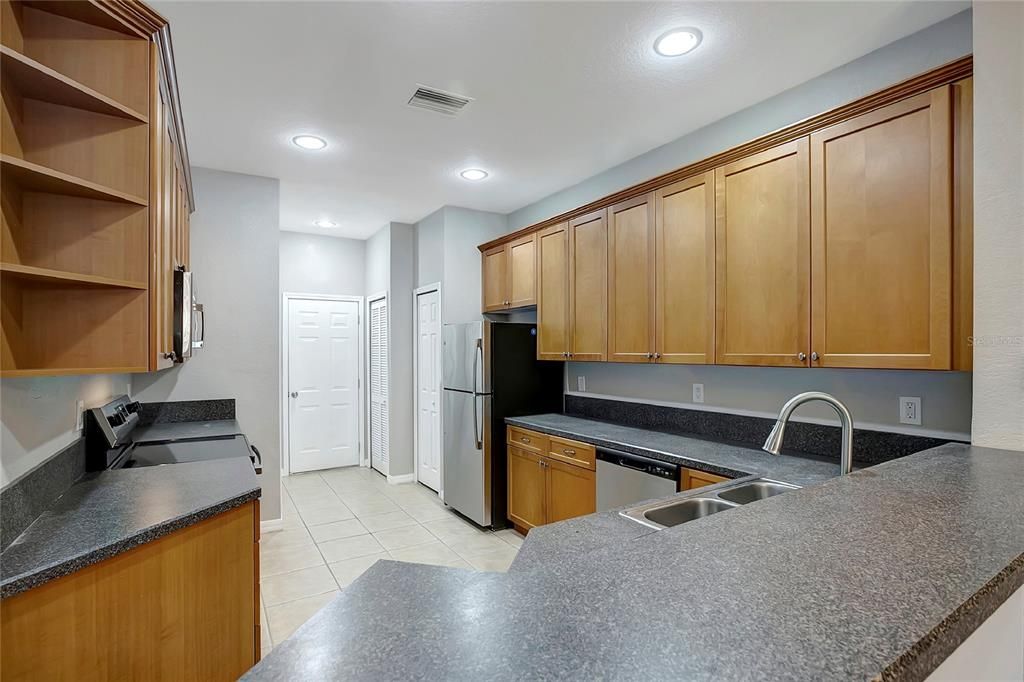 For Sale: $299,900 (2 beds, 2 baths, 1334 Square Feet)