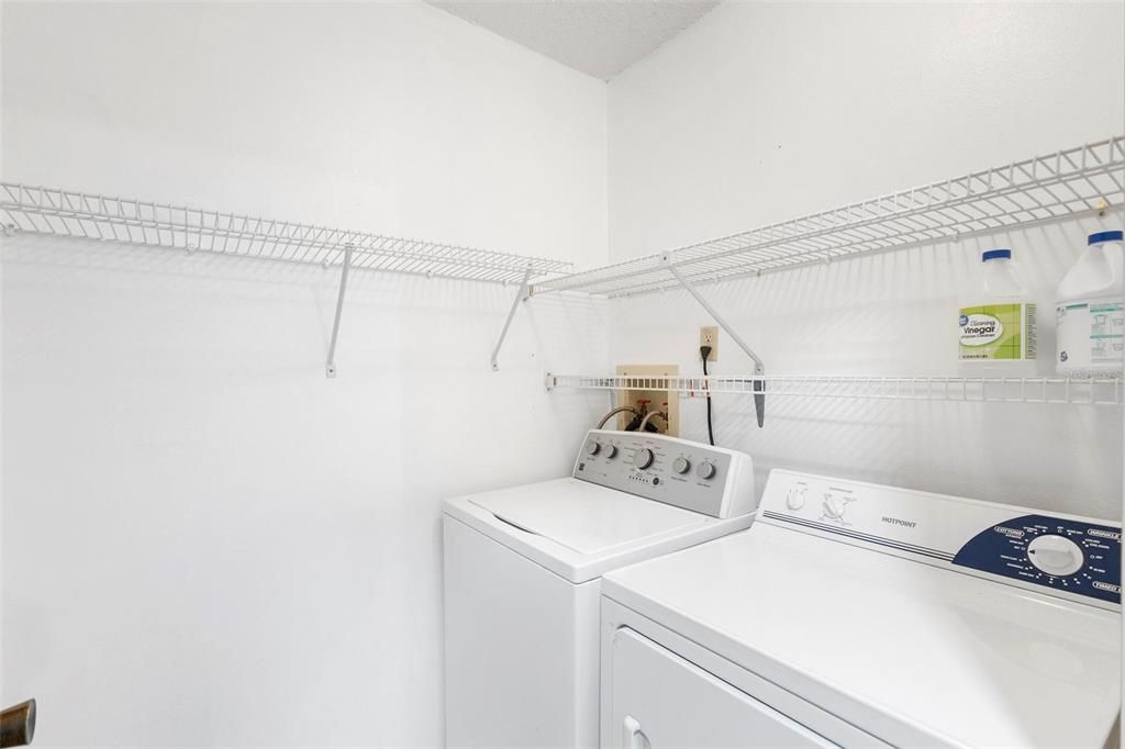 For Sale: $196,000 (2 beds, 2 baths, 1049 Square Feet)