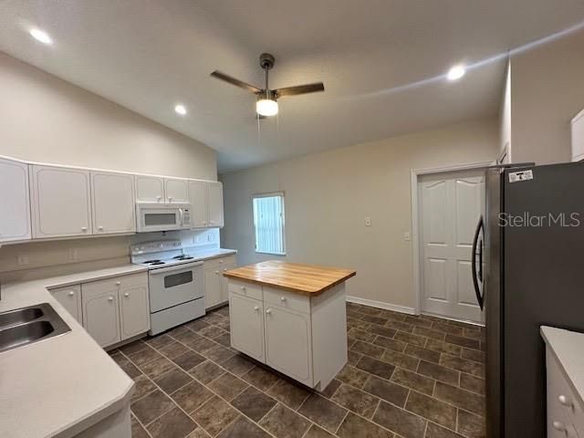 For Rent: $1,850 (3 beds, 2 baths, 1973 Square Feet)