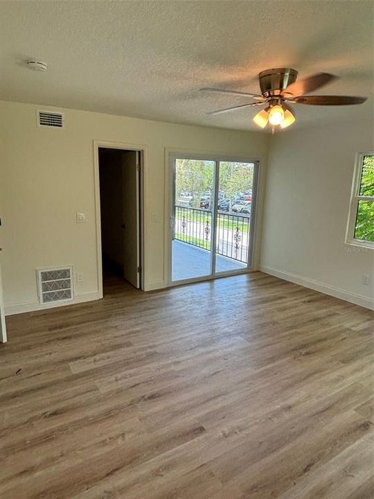 For Rent: $2,800 (2 beds, 1 baths, 1289 Square Feet)