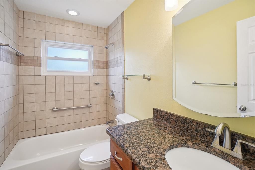 For Sale: $285,000 (2 beds, 2 baths, 1176 Square Feet)