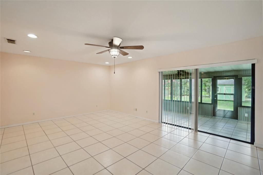 For Sale: $285,000 (2 beds, 2 baths, 1176 Square Feet)