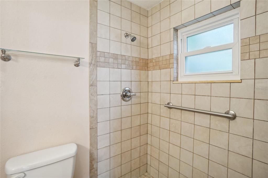 For Sale: $285,000 (2 beds, 2 baths, 1176 Square Feet)