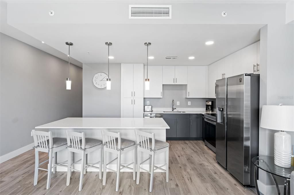 For Sale: $539,600 (1 beds, 1 baths, 896 Square Feet)