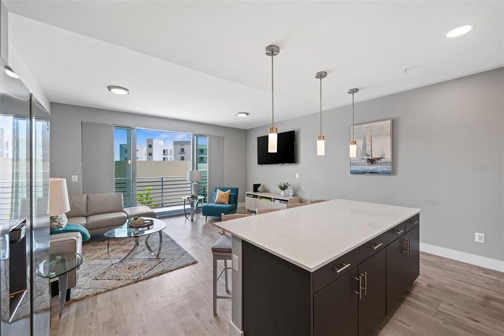 For Sale: $524,600 (1 beds, 1 baths, 896 Square Feet)