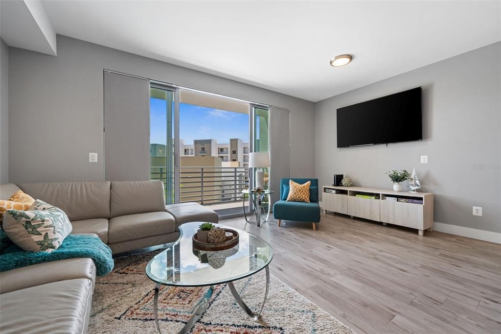 For Sale: $524,600 (1 beds, 1 baths, 896 Square Feet)