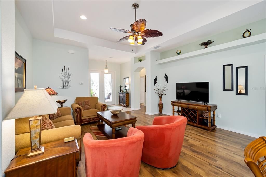 For Sale: $325,000 (3 beds, 2 baths, 1558 Square Feet)