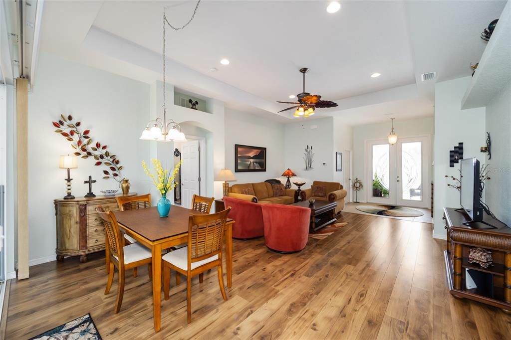 For Sale: $325,000 (3 beds, 2 baths, 1558 Square Feet)