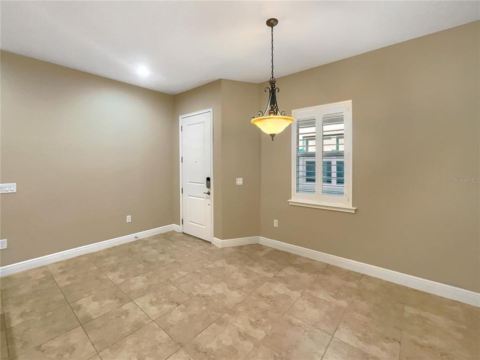 For Sale: $320,000 (2 beds, 2 baths, 1261 Square Feet)