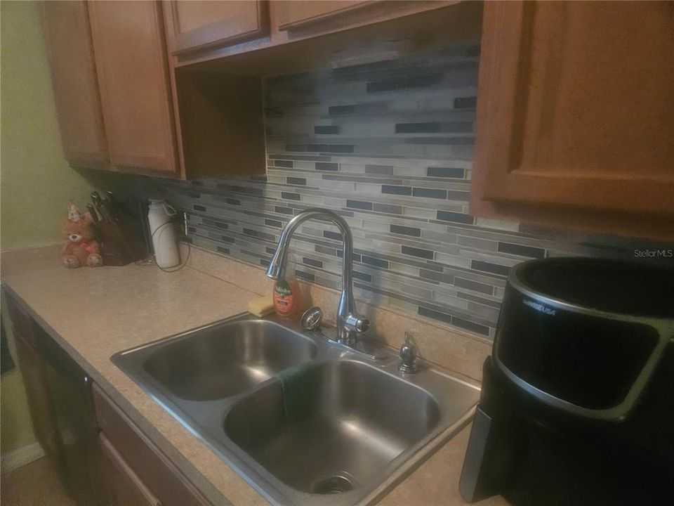 For Sale: $132,000 (2 beds, 1 baths, 1074 Square Feet)