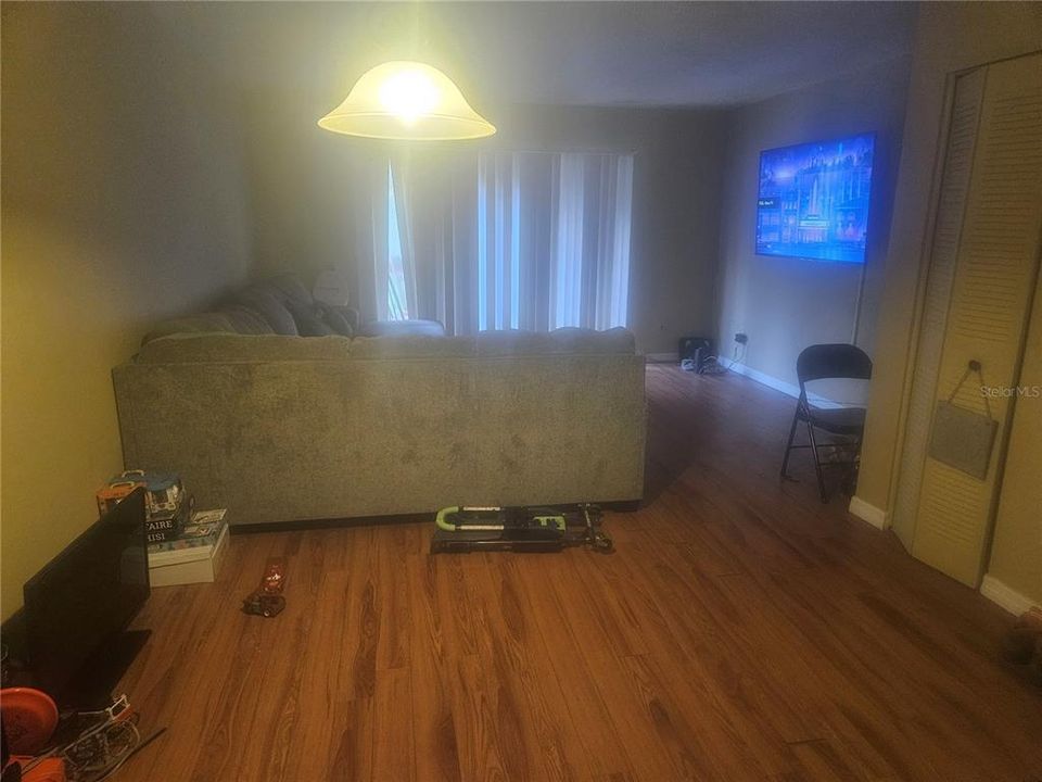 For Sale: $132,000 (2 beds, 1 baths, 1074 Square Feet)