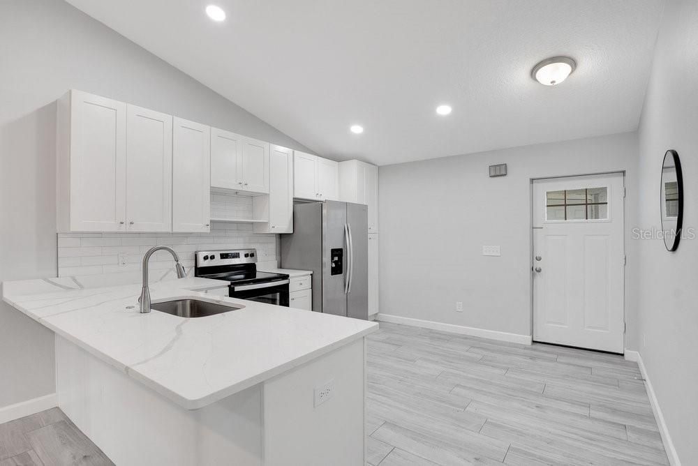 For Sale: $260,000 (2 beds, 2 baths, 953 Square Feet)