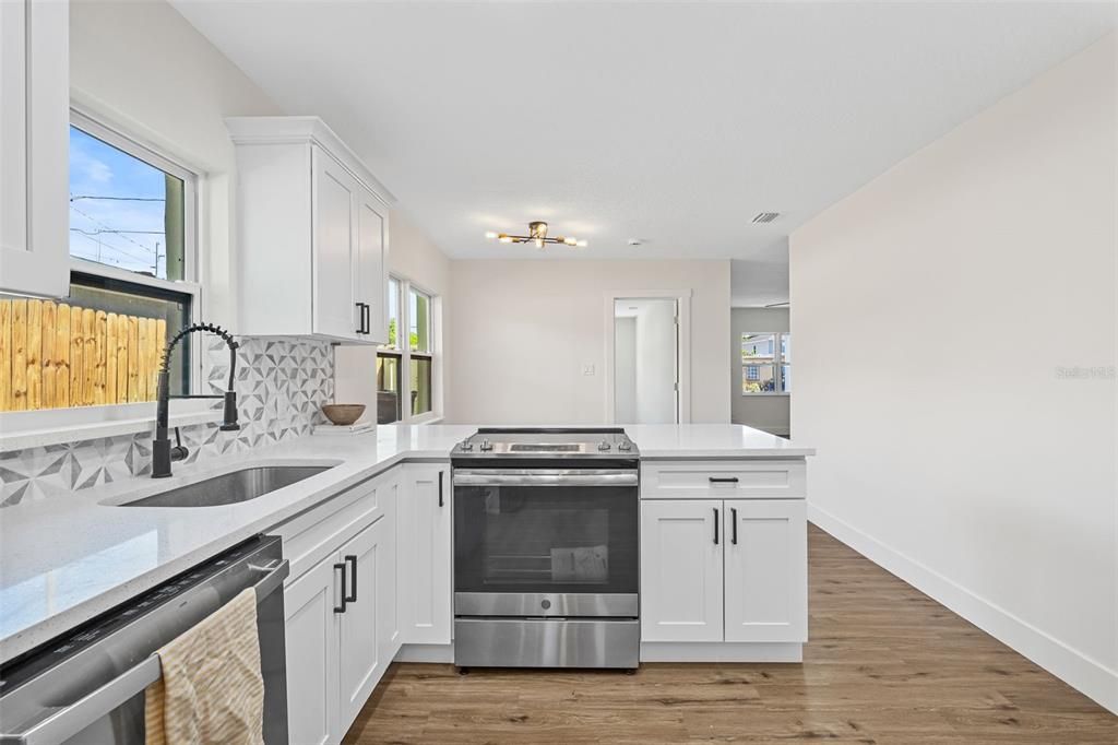 For Sale: $499,900 (3 beds, 2 baths, 1335 Square Feet)