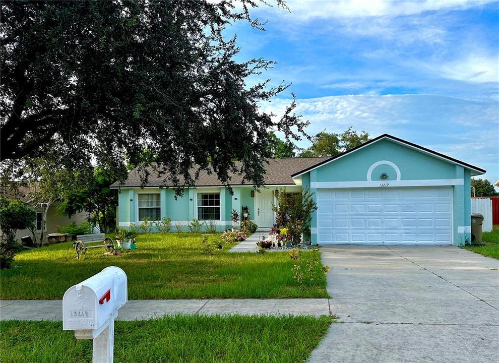 For Sale: $369,500 (3 beds, 2 baths, 1294 Square Feet)