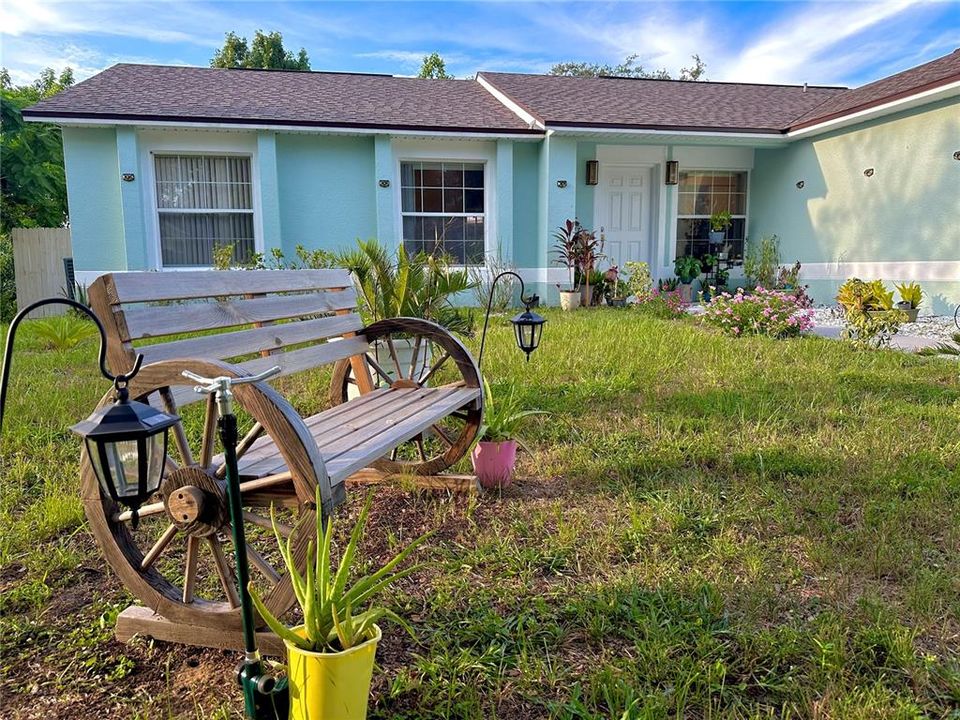 For Sale: $369,500 (3 beds, 2 baths, 1294 Square Feet)