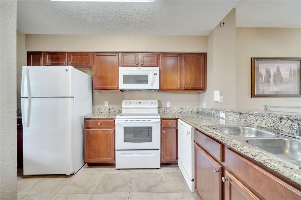 For Sale: $275,000 (2 beds, 2 baths, 1178 Square Feet)