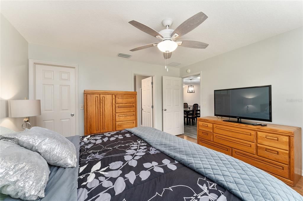 For Sale: $334,900 (2 beds, 2 baths, 1265 Square Feet)