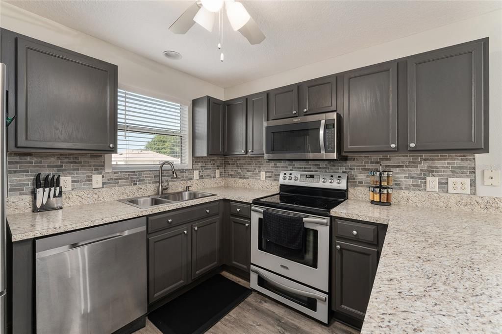 For Sale: $334,900 (2 beds, 2 baths, 1265 Square Feet)