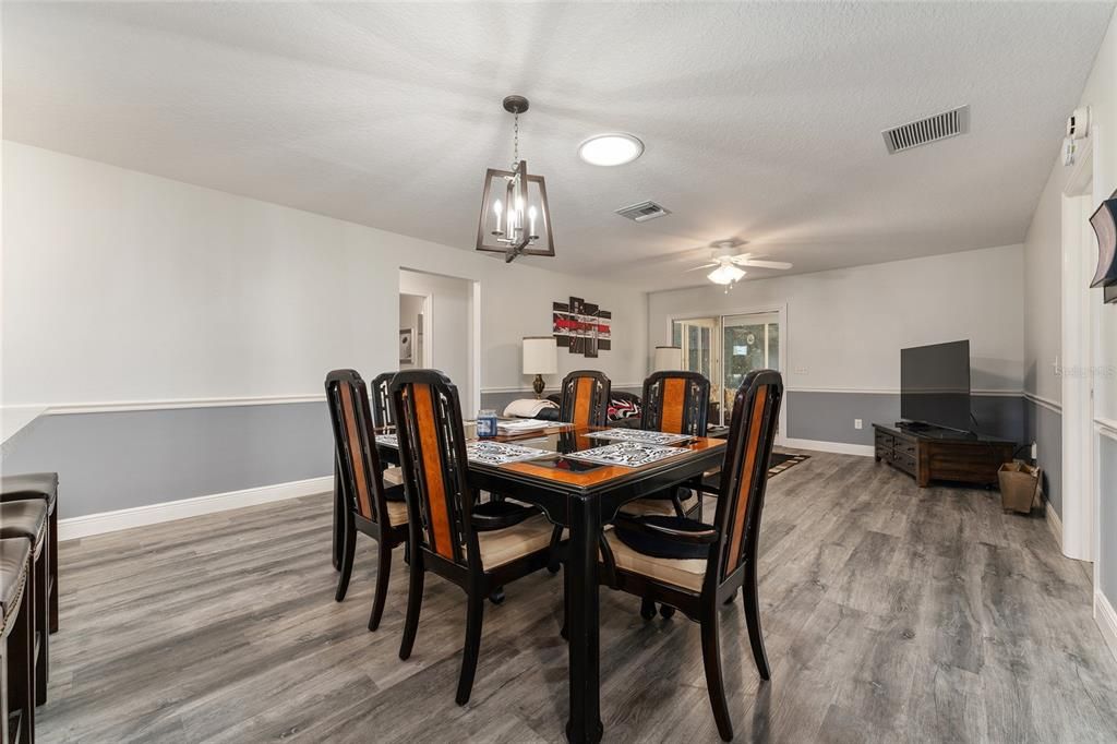 For Sale: $334,900 (2 beds, 2 baths, 1265 Square Feet)