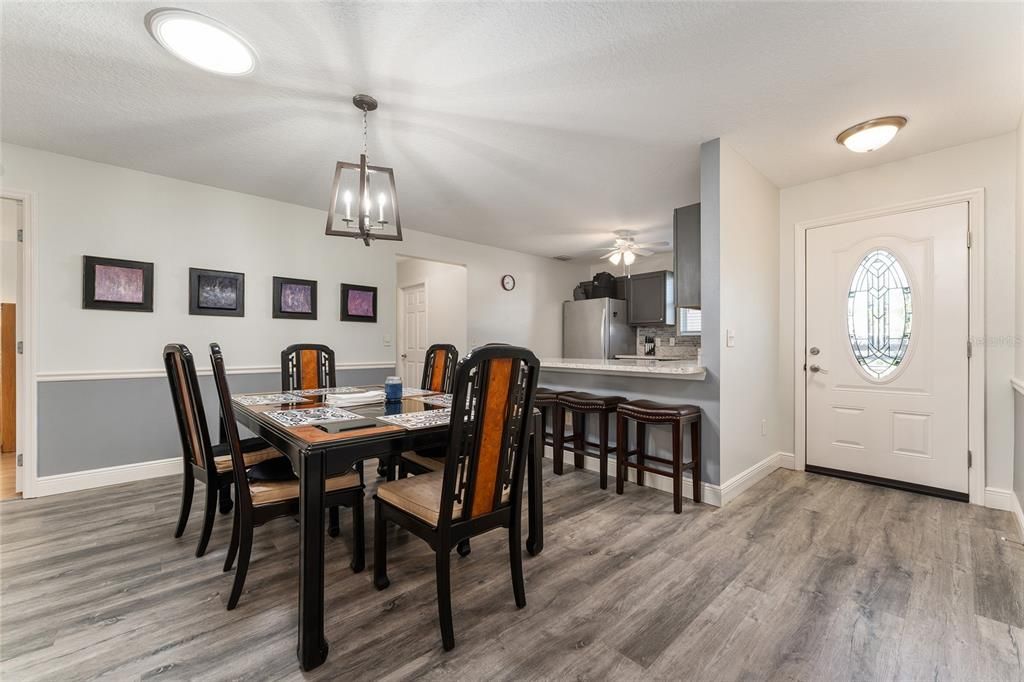 For Sale: $334,900 (2 beds, 2 baths, 1265 Square Feet)