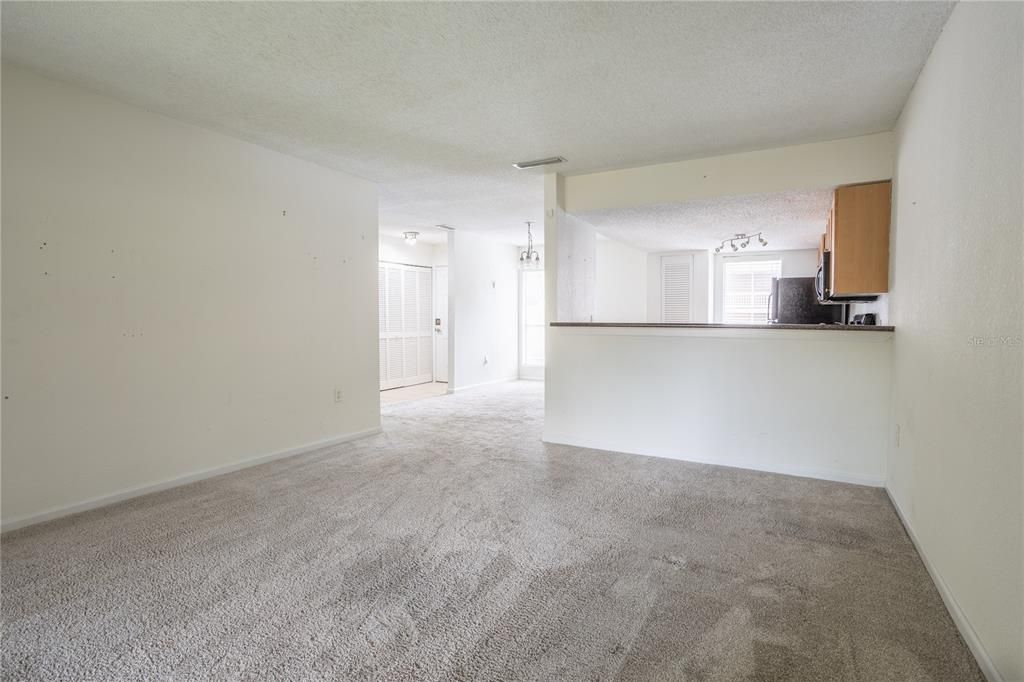 For Sale: $137,500 (1 beds, 1 baths, 760 Square Feet)