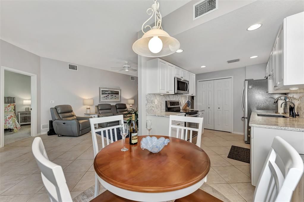 For Sale: $319,000 (2 beds, 2 baths, 1487 Square Feet)