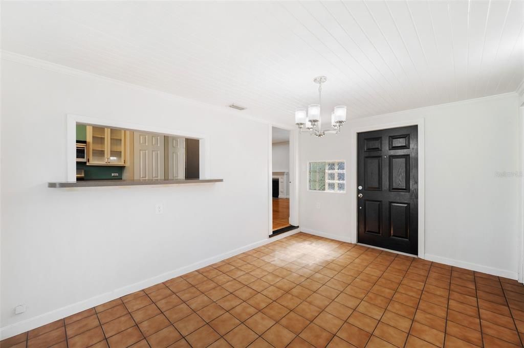 For Sale: $385,000 (3 beds, 1 baths, 1400 Square Feet)