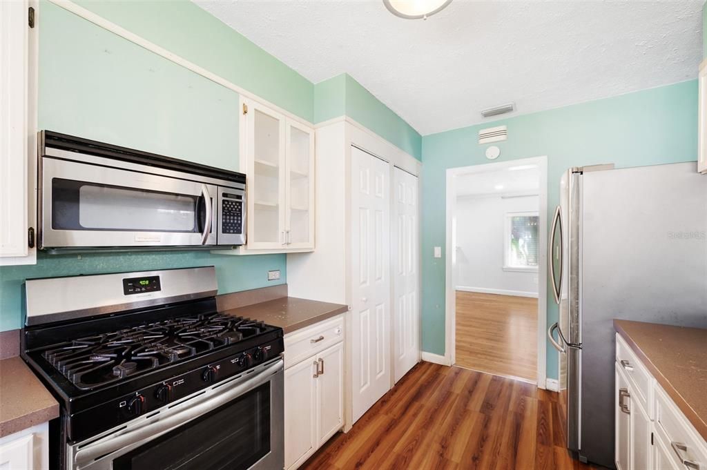 For Sale: $385,000 (3 beds, 1 baths, 1400 Square Feet)