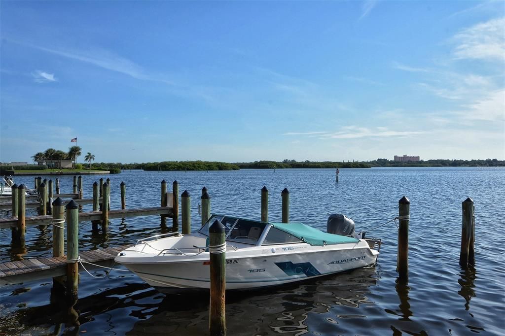 For Sale: $585,000 (2 beds, 2 baths, 1093 Square Feet)