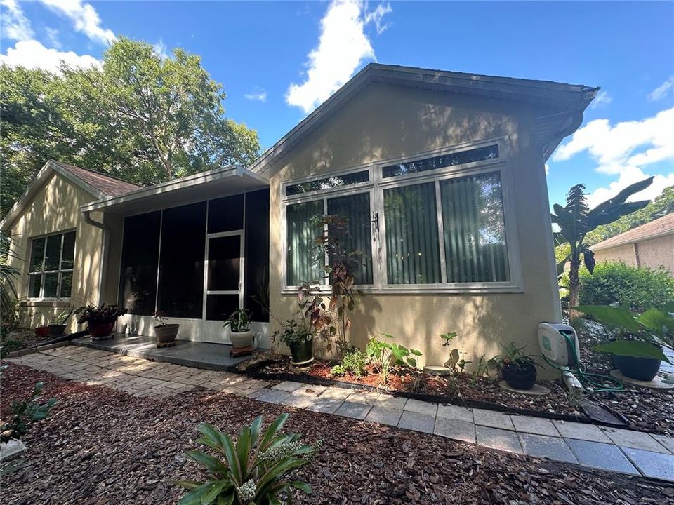 For Sale: $309,888 (3 beds, 2 baths, 1882 Square Feet)