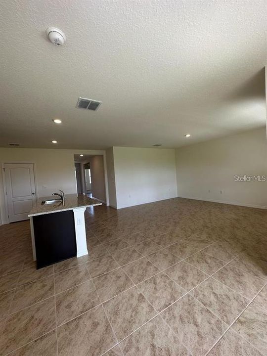 For Rent: $2,250 (3 beds, 2 baths, 1630 Square Feet)