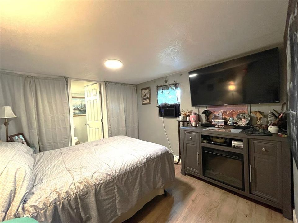 For Sale: $145,000 (2 beds, 2 baths, 550 Square Feet)