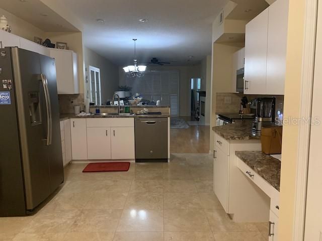 For Rent: $2,300 (2 beds, 2 baths, 1450 Square Feet)