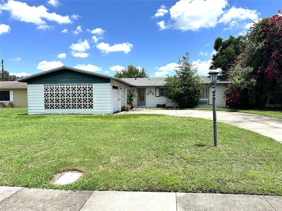 Active With Contract: $289,900 (3 beds, 2 baths, 1591 Square Feet)