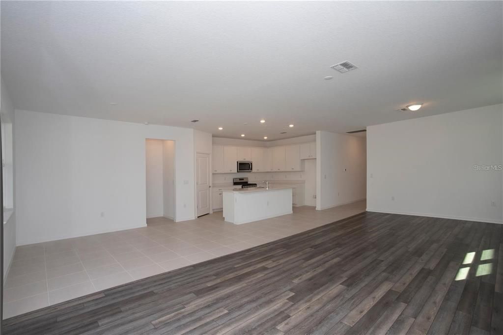 Active With Contract: $2,900 (4 beds, 3 baths, 2150 Square Feet)