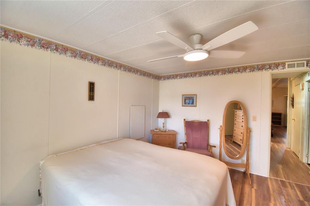 For Sale: $125,000 (2 beds, 2 baths, 1032 Square Feet)