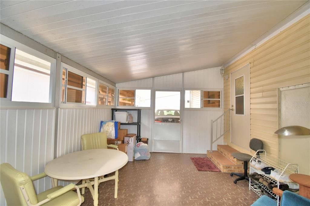 For Sale: $125,000 (2 beds, 2 baths, 1032 Square Feet)