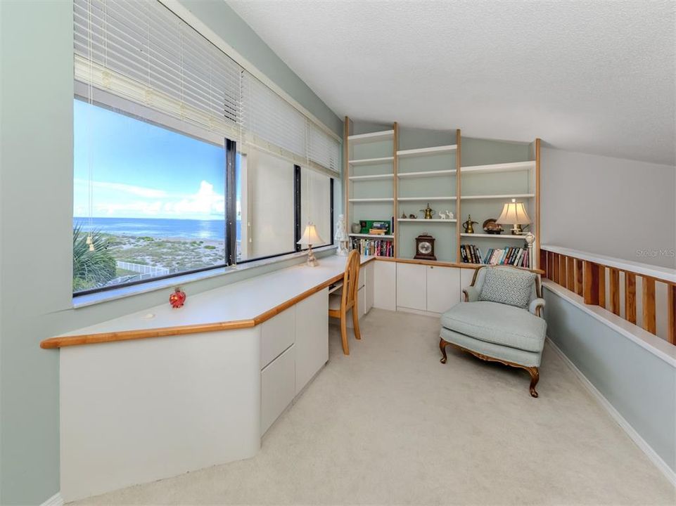 Built in office, craft desk. More expansive Gulf views