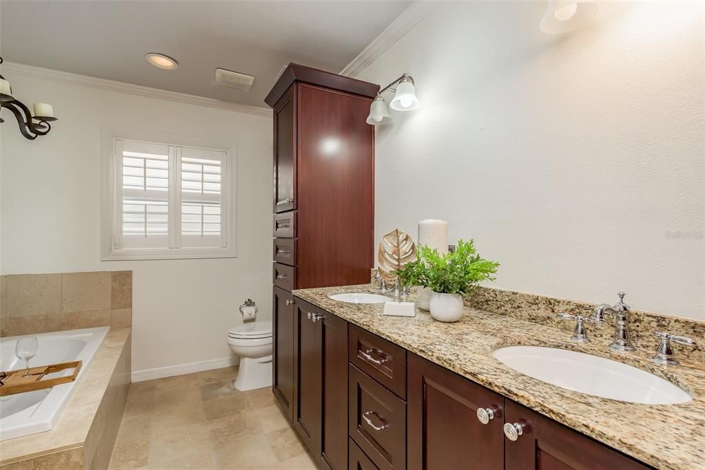 Active With Contract: $1,099,000 (3 beds, 3 baths, 2319 Square Feet)