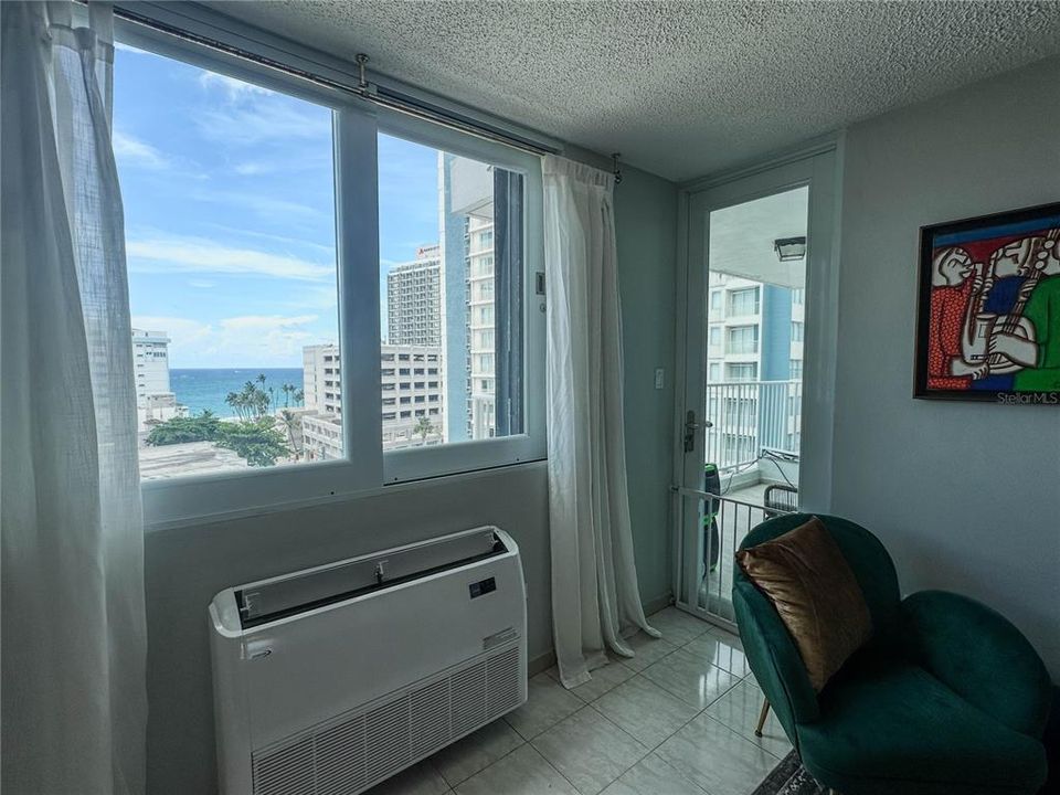 For Sale: $465,000 (2 beds, 1 baths, 900 Square Feet)