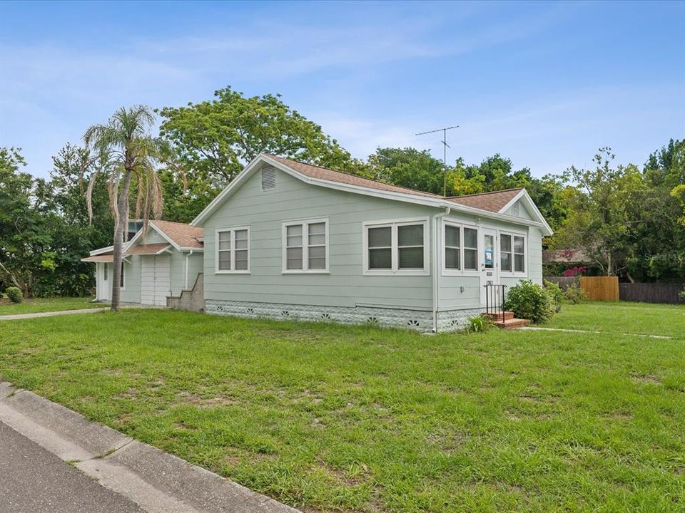 For Sale: $529,000 (3 beds, 2 baths, 1290 Square Feet)