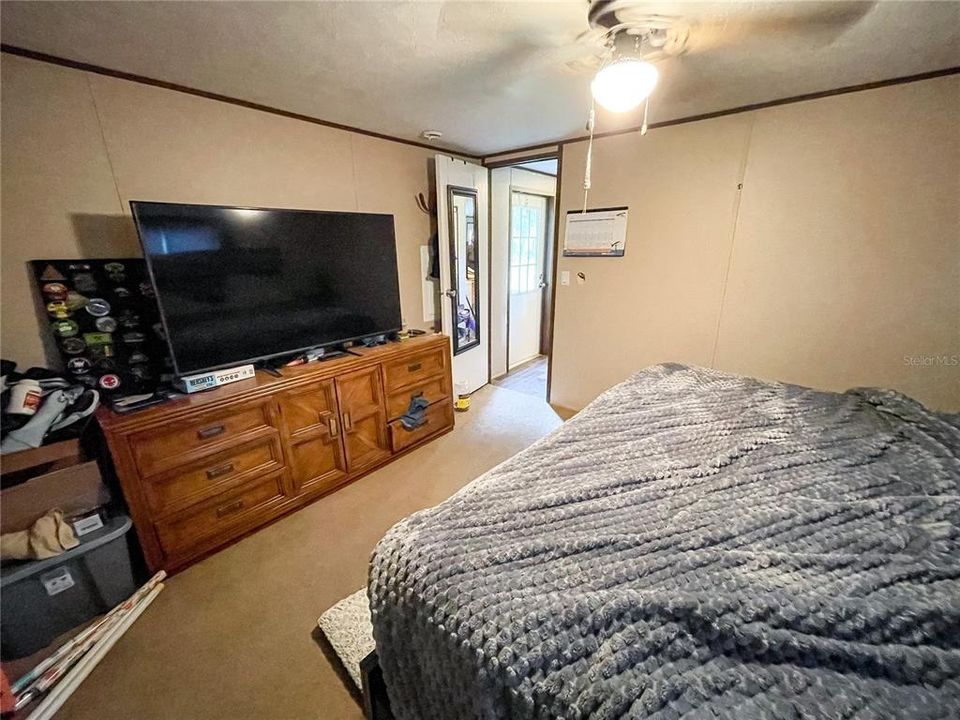 For Sale: $149,900 (2 beds, 2 baths, 840 Square Feet)