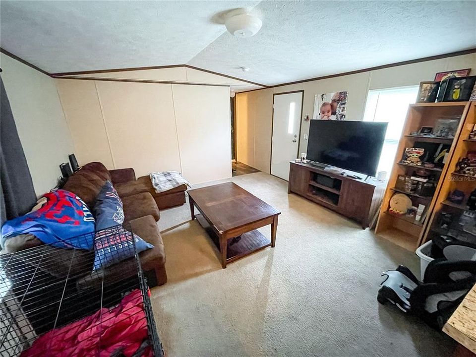 For Sale: $149,900 (2 beds, 2 baths, 840 Square Feet)