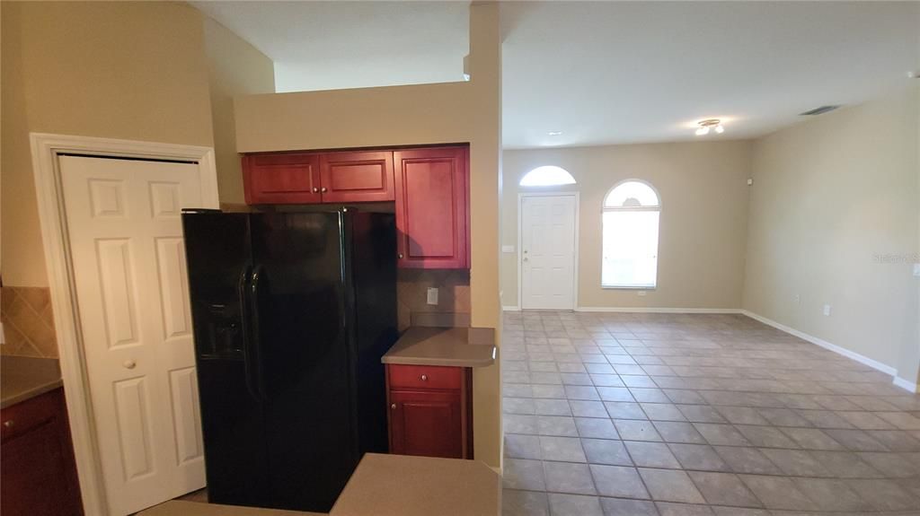 For Rent: $2,175 (3 beds, 2 baths, 1629 Square Feet)