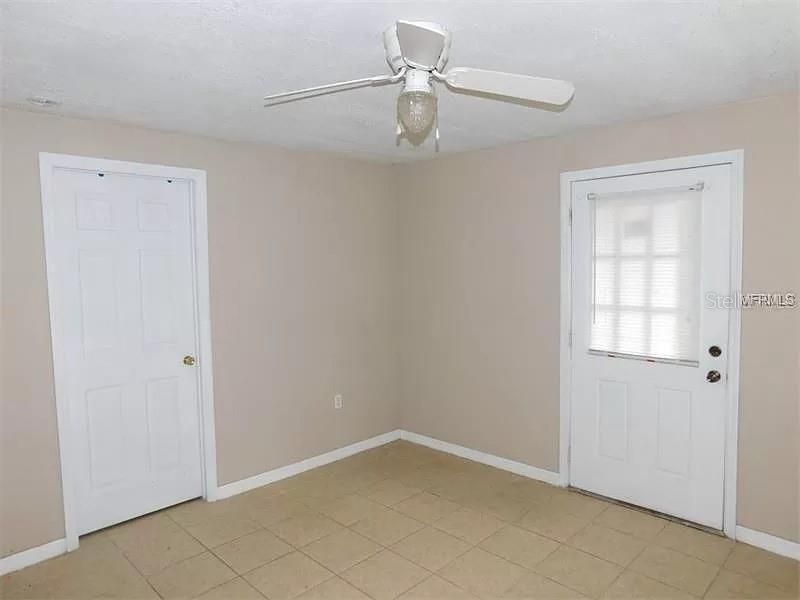 For Sale: $227,500 (4 beds, 2 baths, 1355 Square Feet)