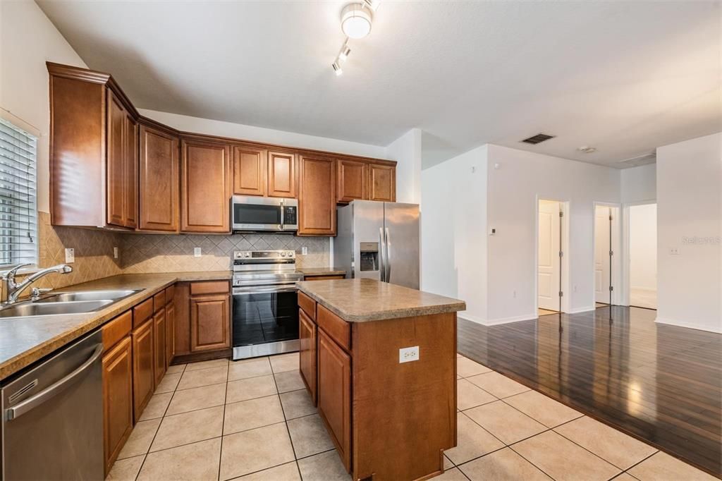 For Sale: $370,000 (3 beds, 2 baths, 1750 Square Feet)